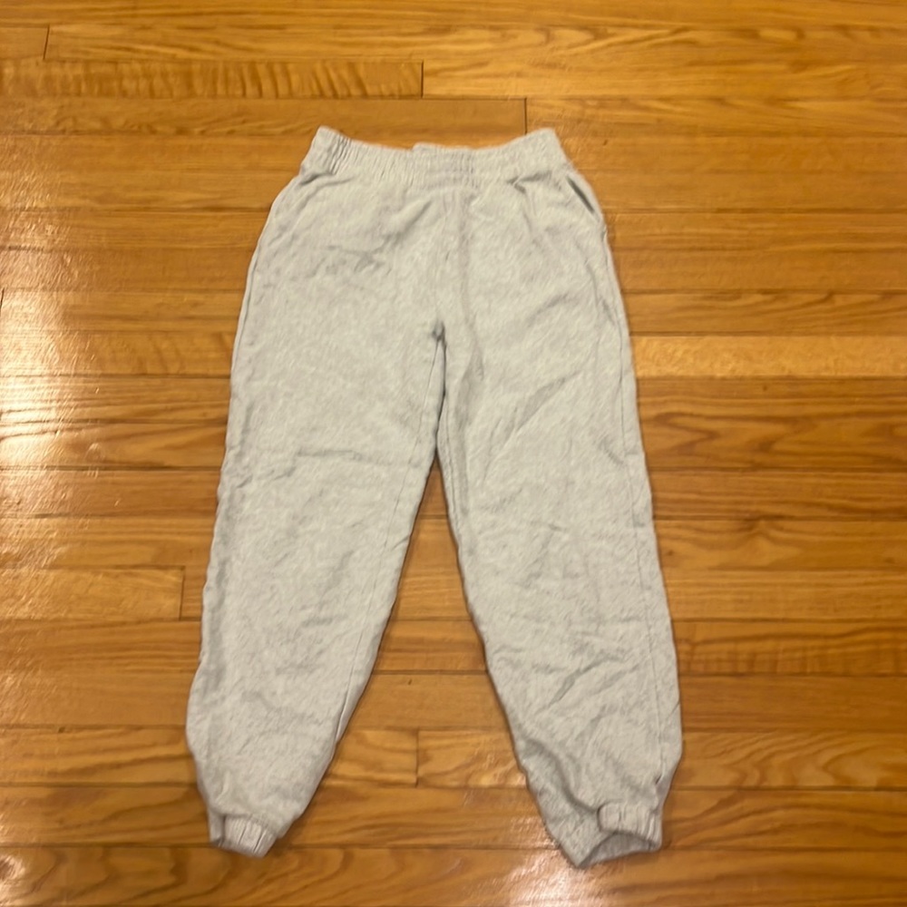 American Eagle light gray sweatpants size women’s small.